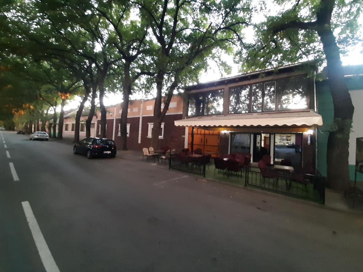 Kikinda Bed&Breakfast Intermezzo Caffe المظهر الخارجي الصورة