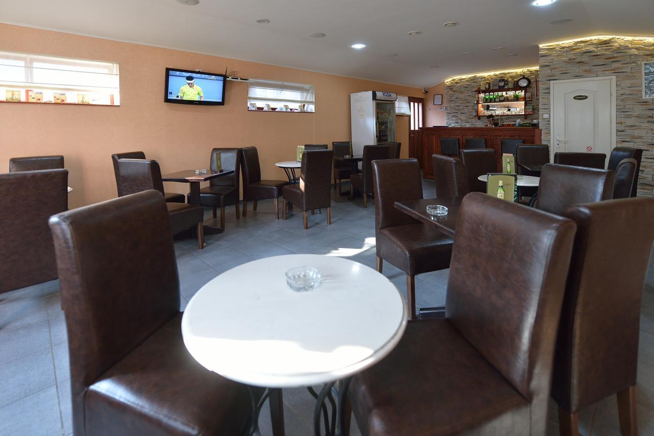 Kikinda Bed&Breakfast Intermezzo Caffe المظهر الخارجي الصورة